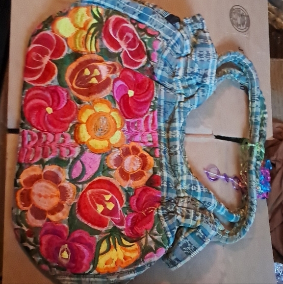 Floral Embroidered Women's Bag - Multicolor South American Boho Style - Picture 1 of 3